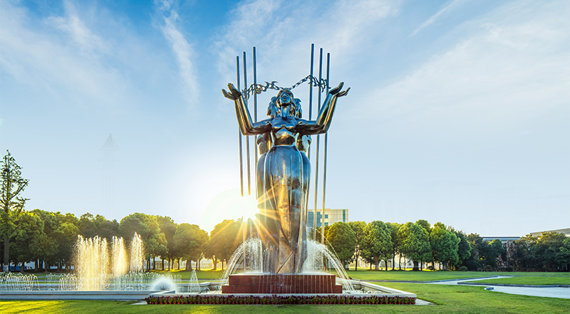 篳路藍(lán)縷五十載　昂首闊步新時代